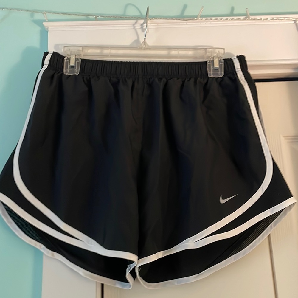 L Nike Women’s Tempo Running Shorts